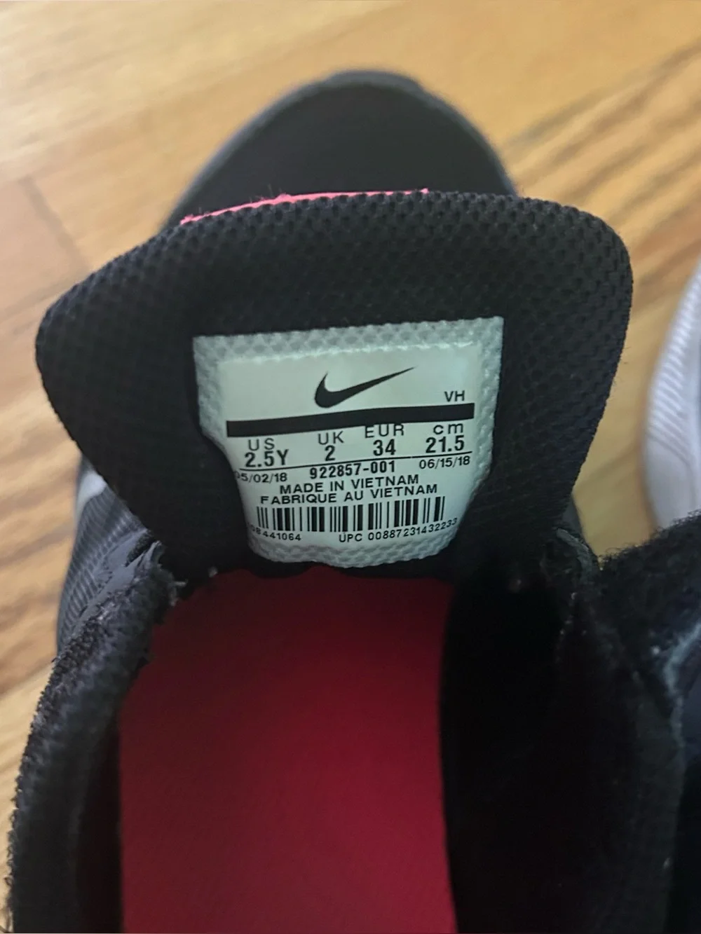 Girls Nike Downshifter size 2.5 Black Pink